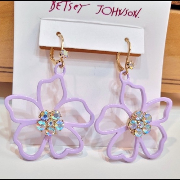 BETSEY JOHNSON Lilac-Purple Open Flower Earrings w/ Multiple Crystals Middle NWT - Picture 2 of 4
